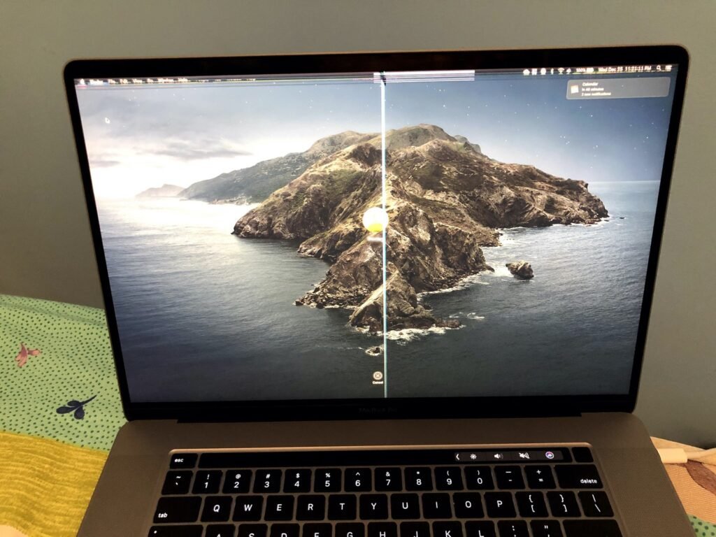 Apple advierte el cierre de MacBooks con una tapa sobre la cámara