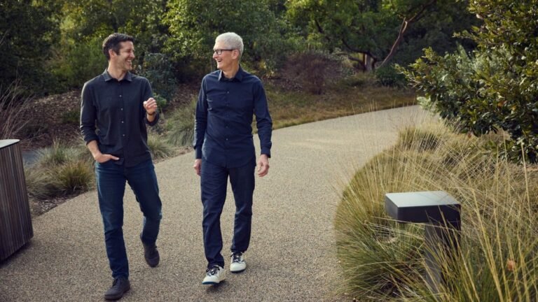 ¡El fin de una era! Tim Cook deja de ser el CEO de Apple y este es su reemplazo
